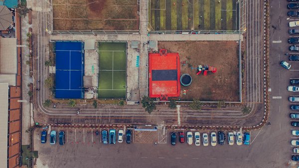 Exercices de flexibilité pour les travailleurs de bureau