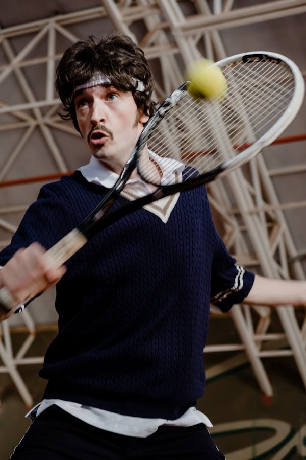 Le pull tennis : confort et style pour vos matchs d'hiver